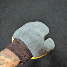 Load image into Gallery viewer, Wheel Woolie Mitt