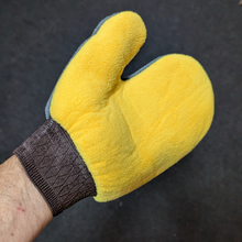 Load image into Gallery viewer, Wheel Woolie Mitt